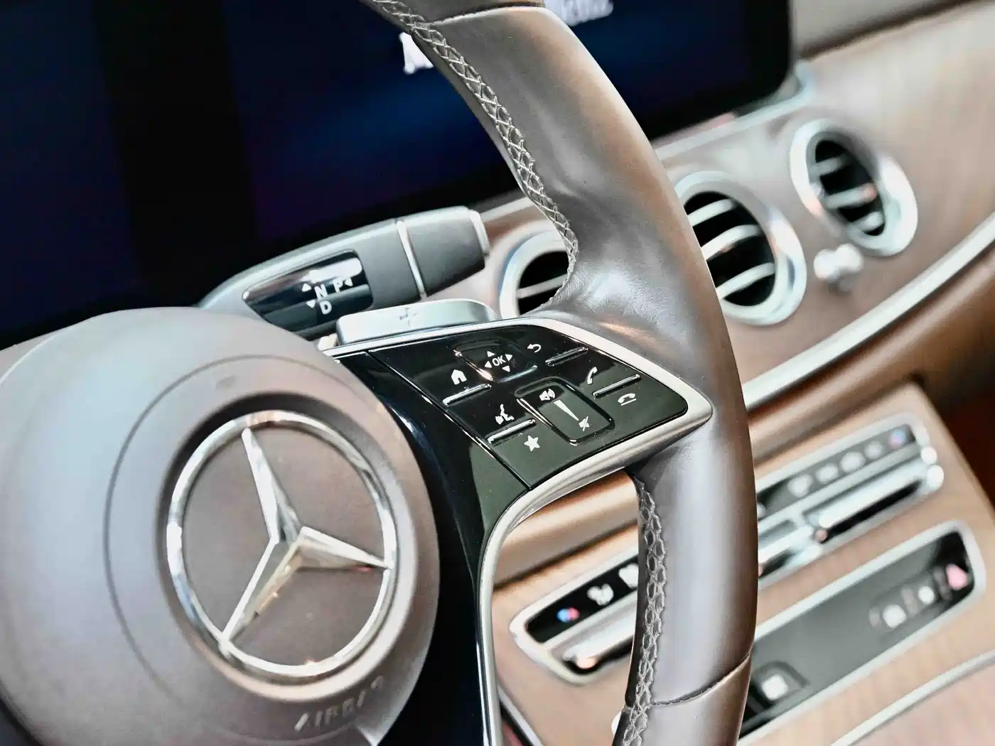 Mercedes-Benz E-Class 2022 E 300 L Luxury фото 33