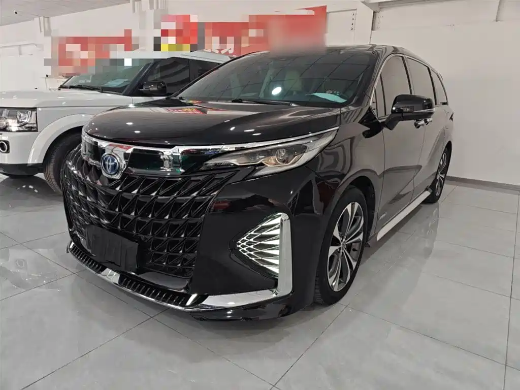 Toyota Granvia 2023 2.5L Hybrid Prestige PLUS Edition фото 2
