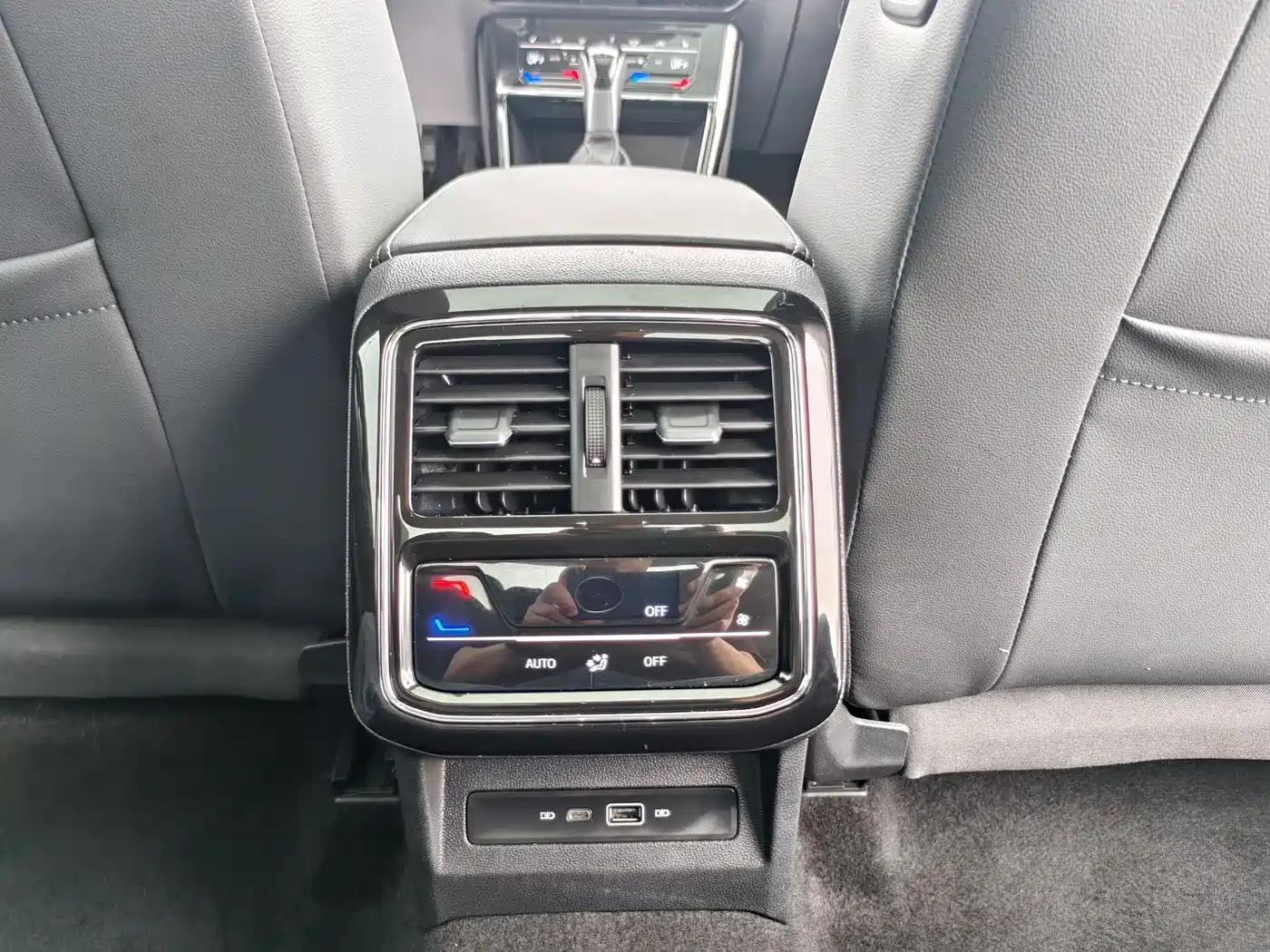 Volkswagen Passat 2023 280TSI Elite Edition фото 16