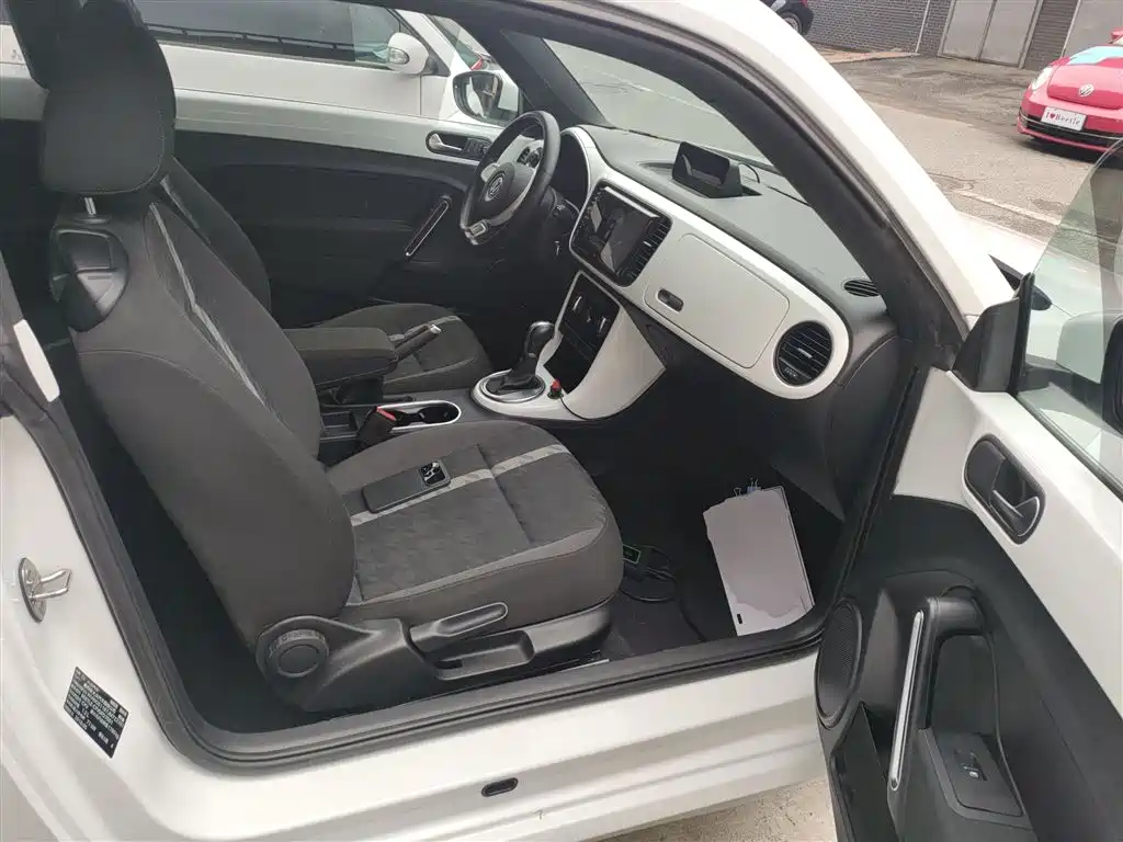 Volkswagen Beetle 2018 180TSI Easy Joy Edition фото 20