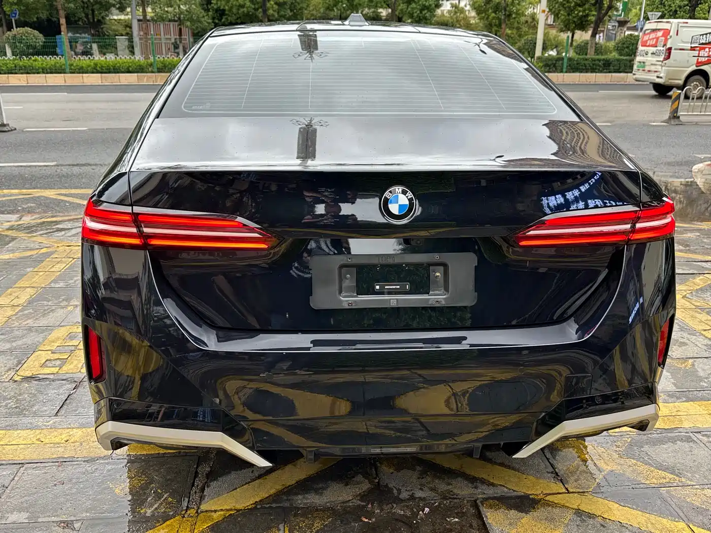 BMW 5 Series 2024 530Li Leading M Sport Package фото 5