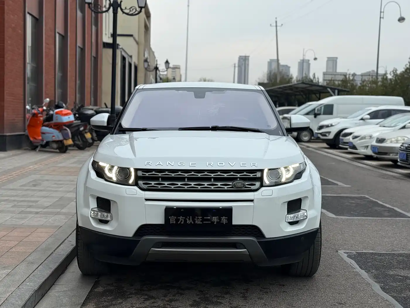 Land Rover Range Rover Evoque (Import) 2014 2.0T 5-door Brilliance Premium фото 2