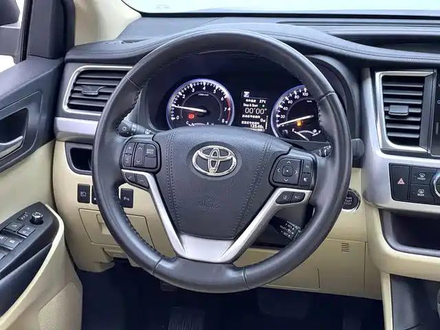 Toyota Highlander 2021 2.0T AWD Luxury 7-Seater фото 11