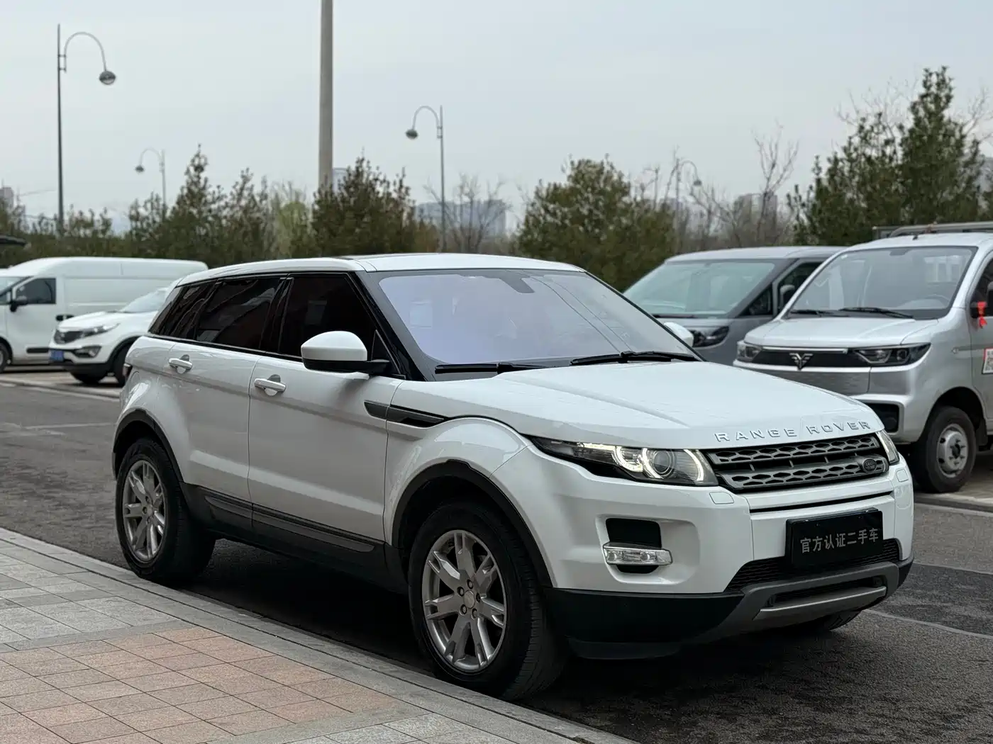 Land Rover Range Rover Evoque (Import) 2014 2.0T 5-door Brilliance Premium фото 3
