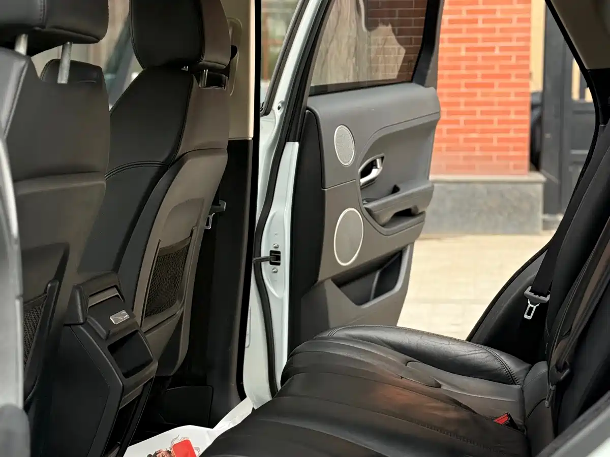 Land Rover Range Rover Evoque (Import) 2014 2.0T 5-door Brilliance Premium фото 8