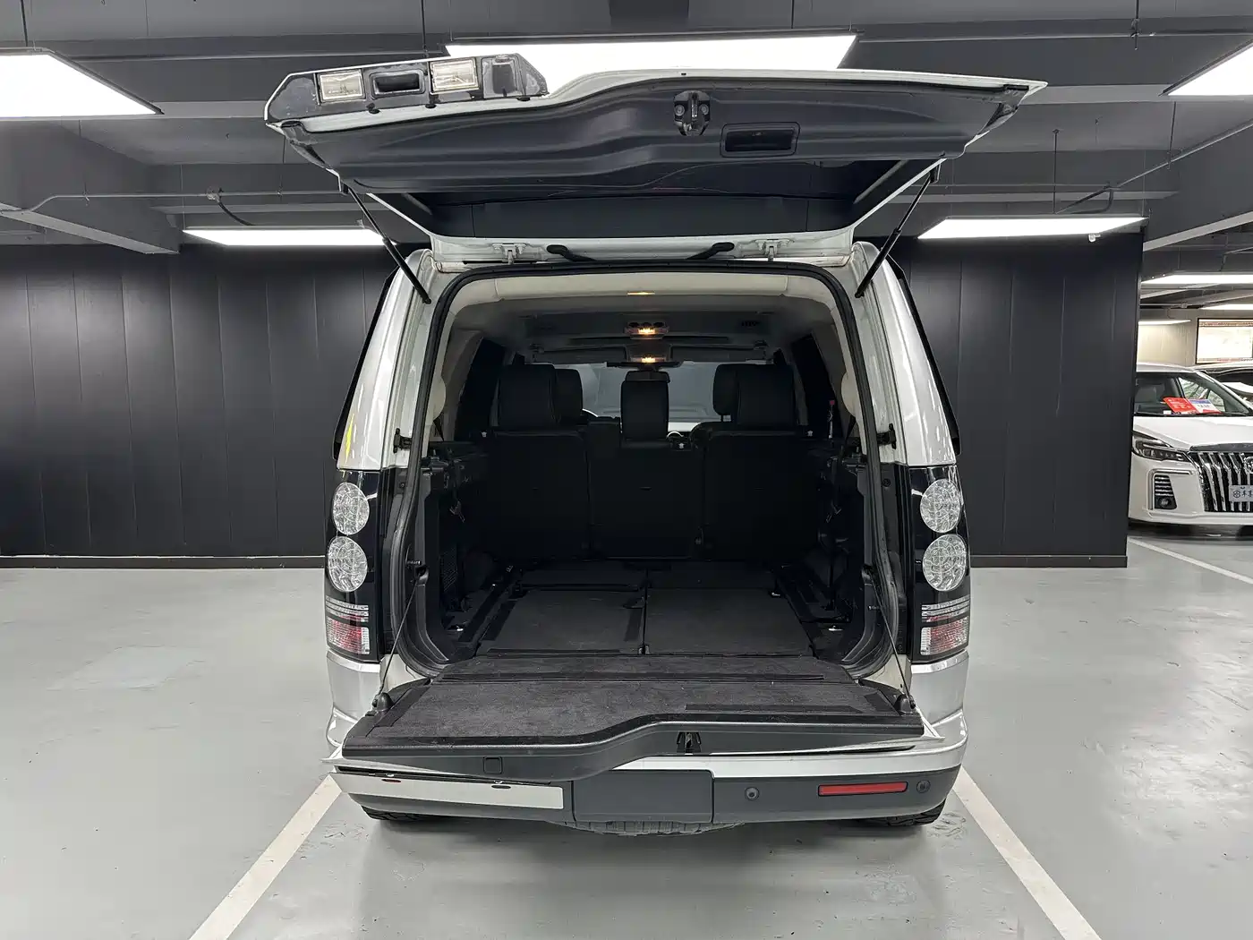 Land Rover Discovery 2016 3.0 SC V6 HSE фото 21