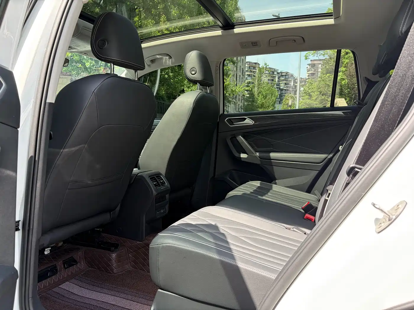 Volkswagen Tiguan L 2024 Outstanding 330TSI Auto 2WD R-Line Dragon Glory Edition фото 12
