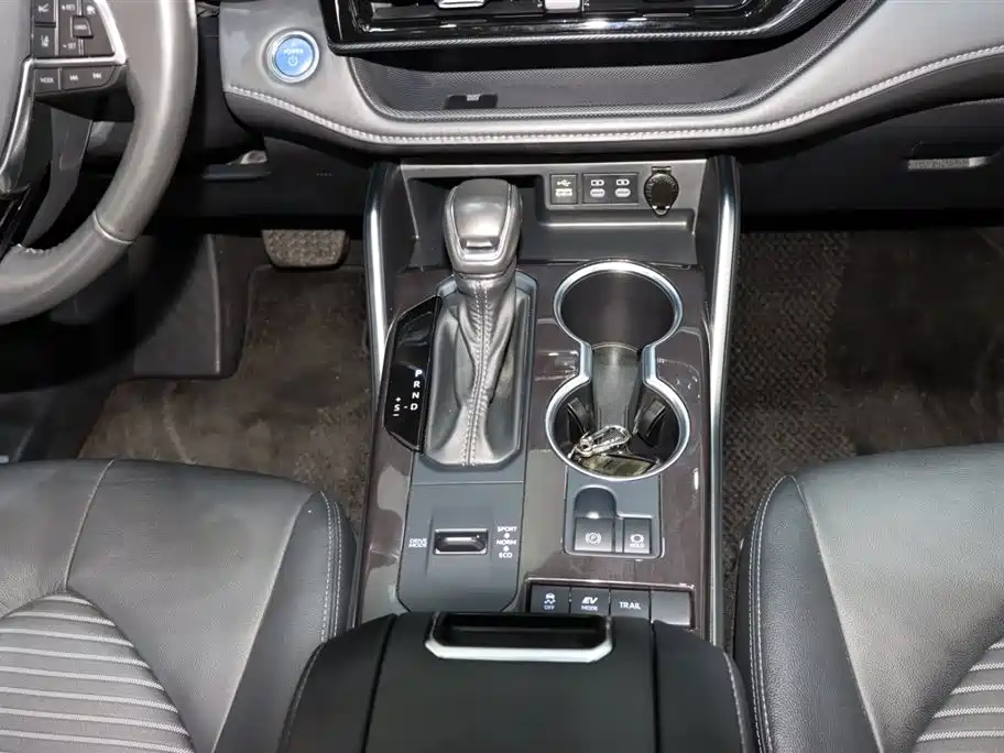 Toyota Crown Kluger 2022 2.5L HEV 4WD Premium Edition фото 16