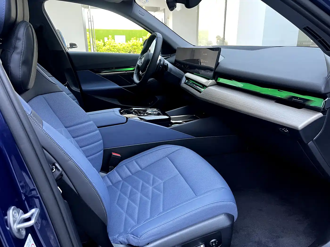 BMW 5 Series 2024 530Li Premium Luxury Package фото 17