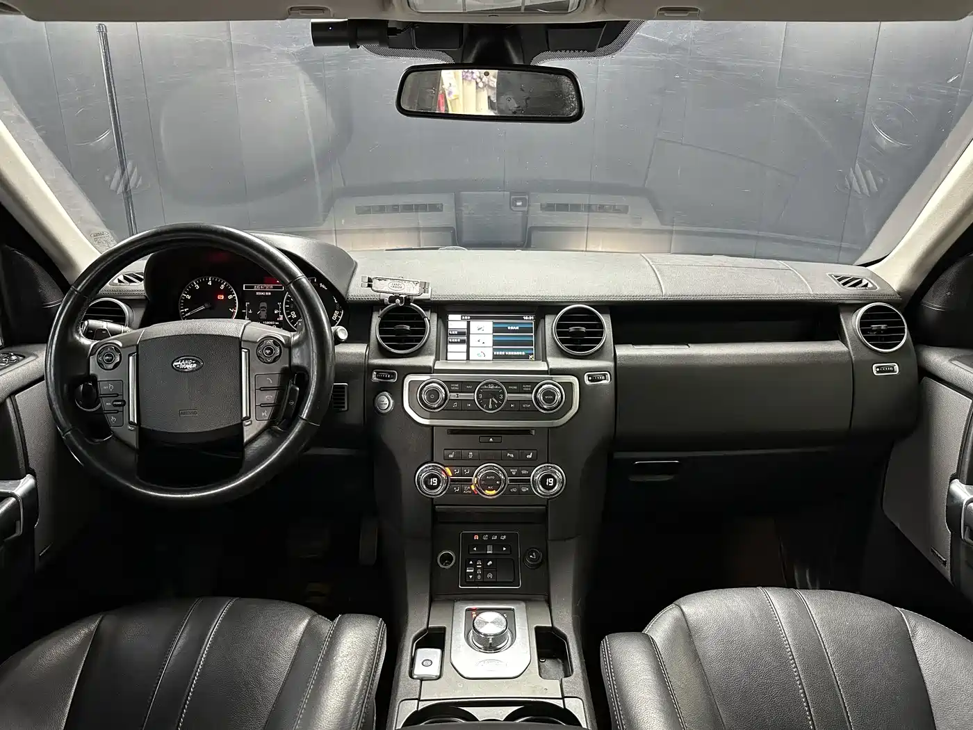 Land Rover Discovery 2016 3.0 SC V6 HSE фото 8