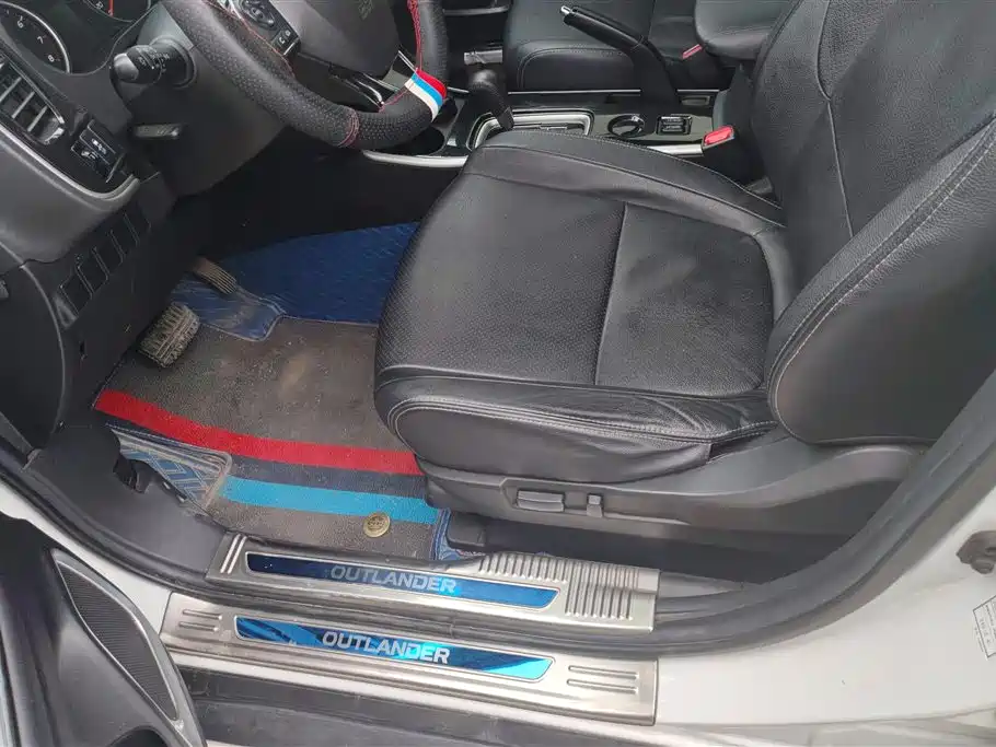Mitsubishi Outlander 2018 2.0L 2WD Jiale Edition 7-seater фото 9