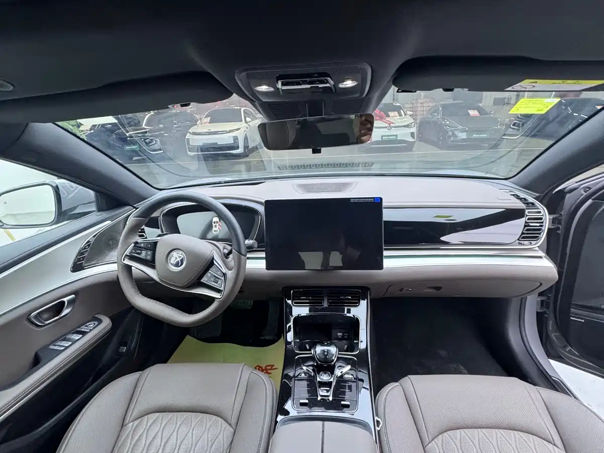 BYD Han 2025 DM-i Smart Driving Edition 125KM Honor фото 16