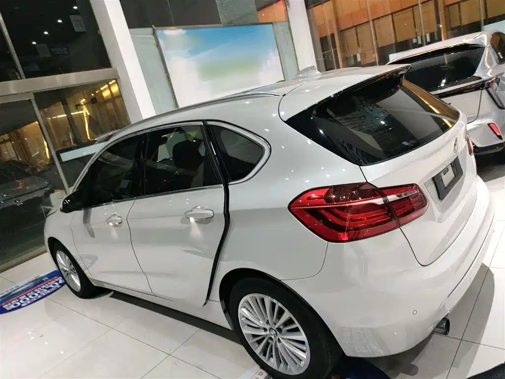 BMW 2 Series Tourer (Import) 2014 220i Luxury Design Package фото 5