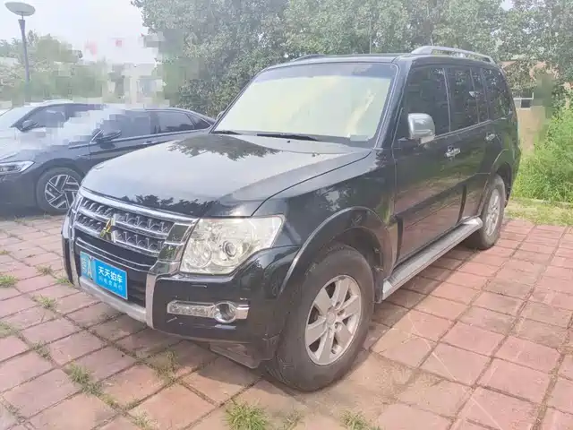 Mitsubishi Pajero (Import) 2010 3.0L Automatic Luxury Edition — фото 1