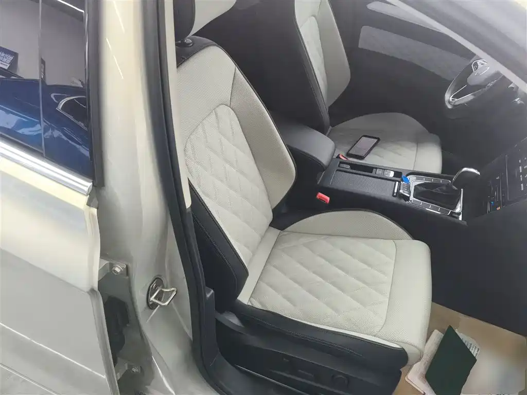 Volkswagen Magotan 2023 Model 2 Million Commemorative Edition 330TSI DSG Luxury фото 20