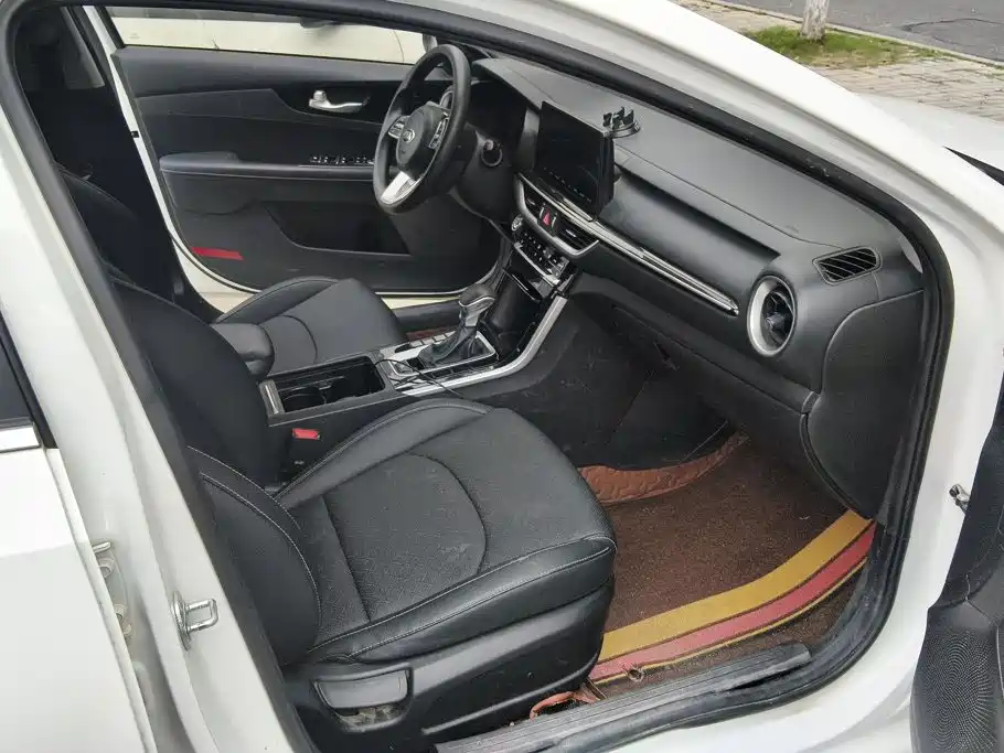 Photo 8 - Kia K3