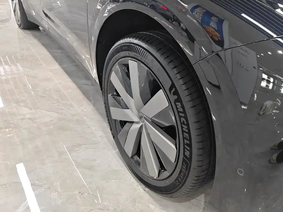 Li Auto i6 2026 2025 2WD Base Model