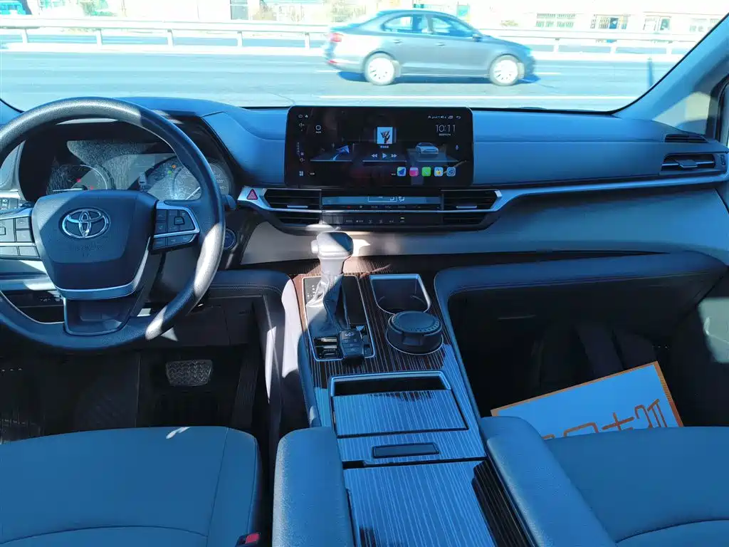 Toyota Granvia 2023 2.5L Hybrid Luxury Edition фото 5