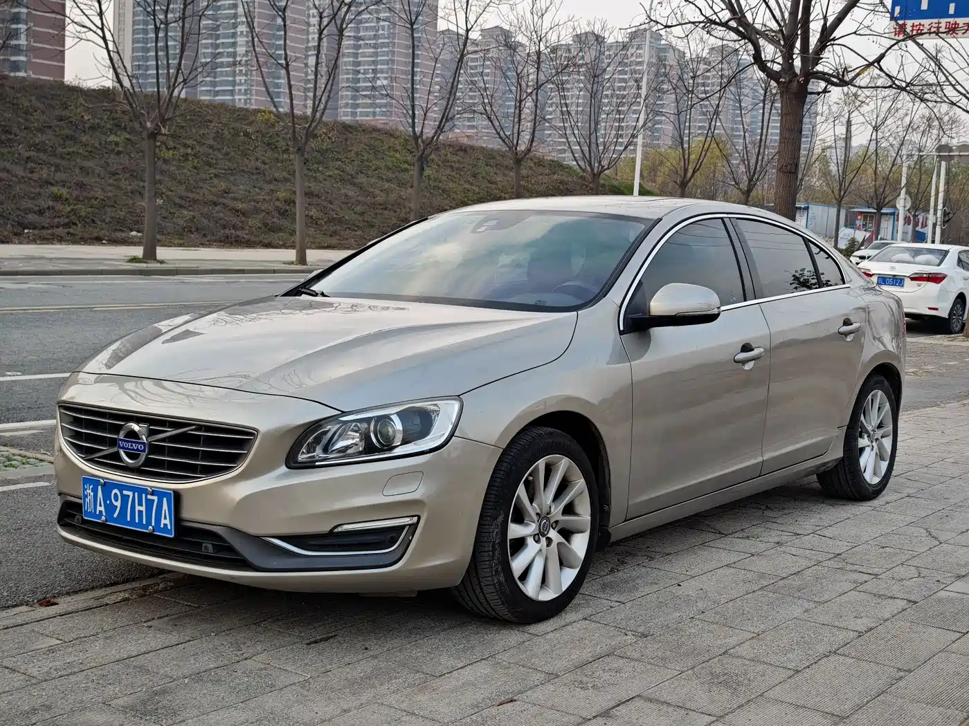 Фото 1 - Volvo S60