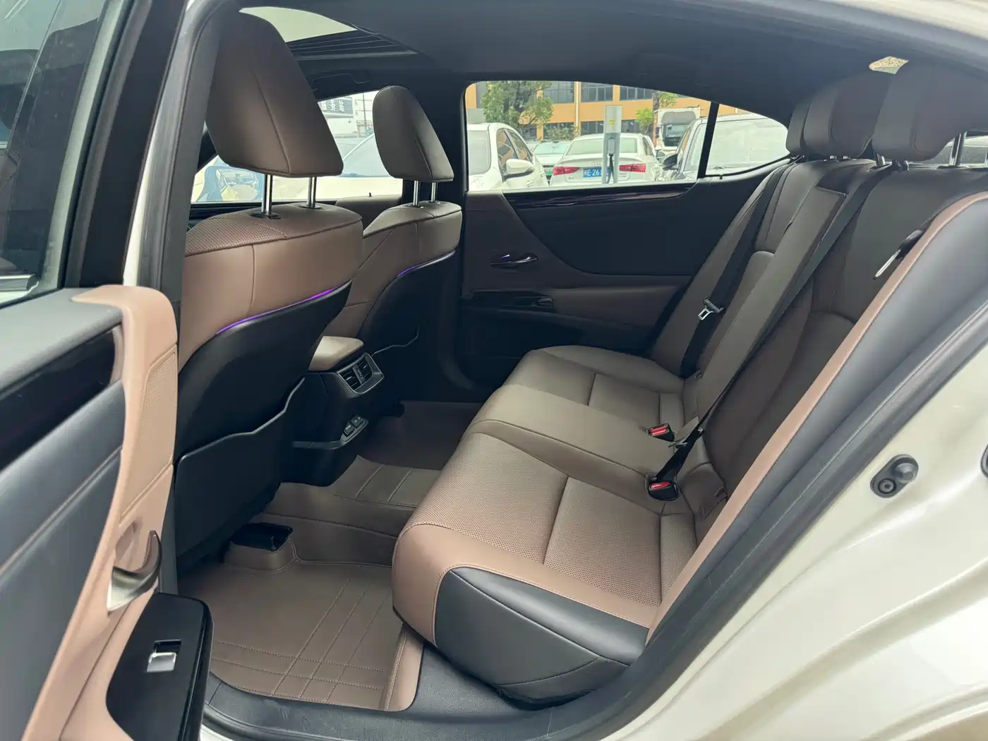 Lexus ES 2023 200 Excellence Edition фото 6