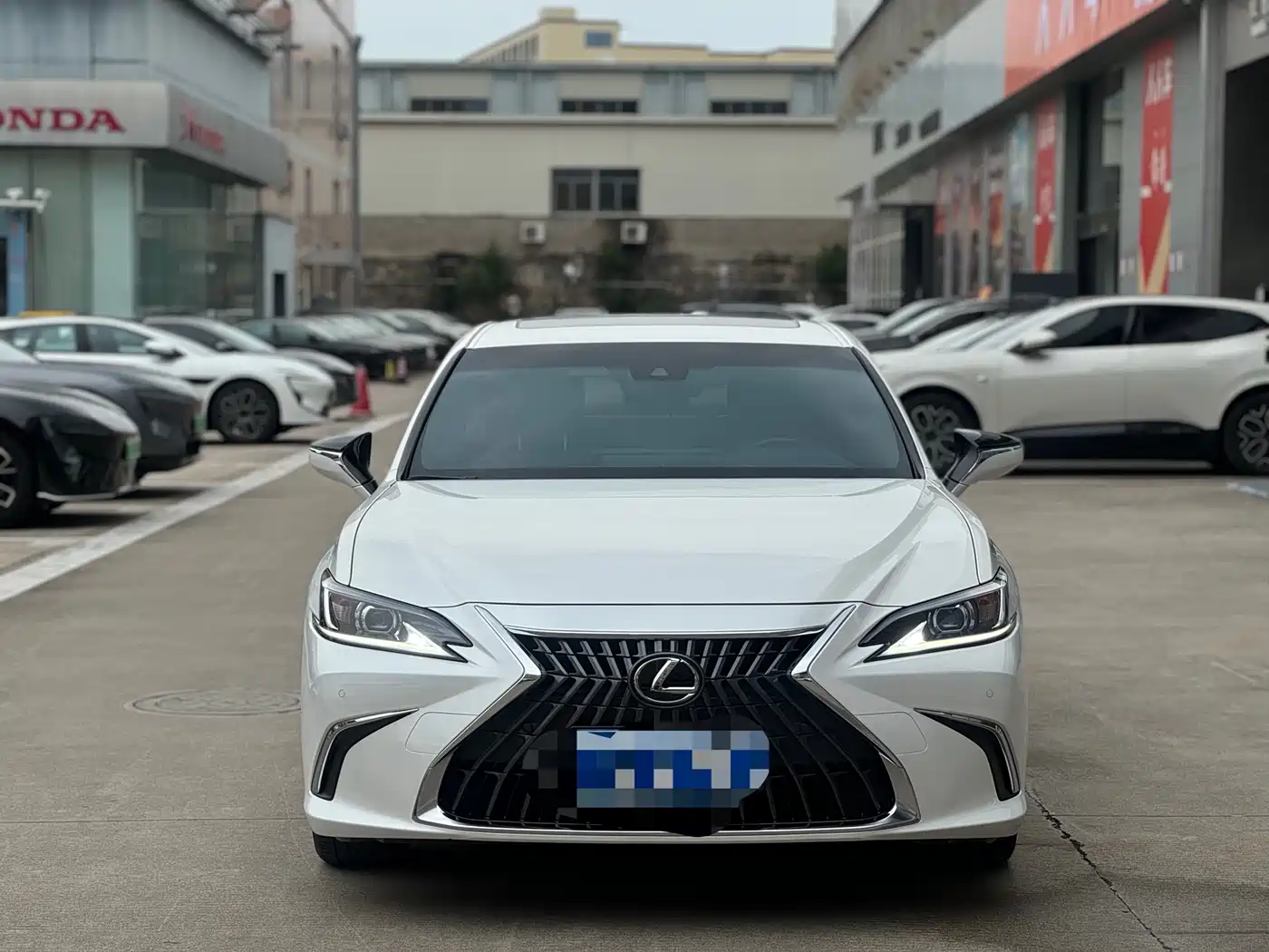 Lexus ES 2023 200 Excellence Edition фото 3