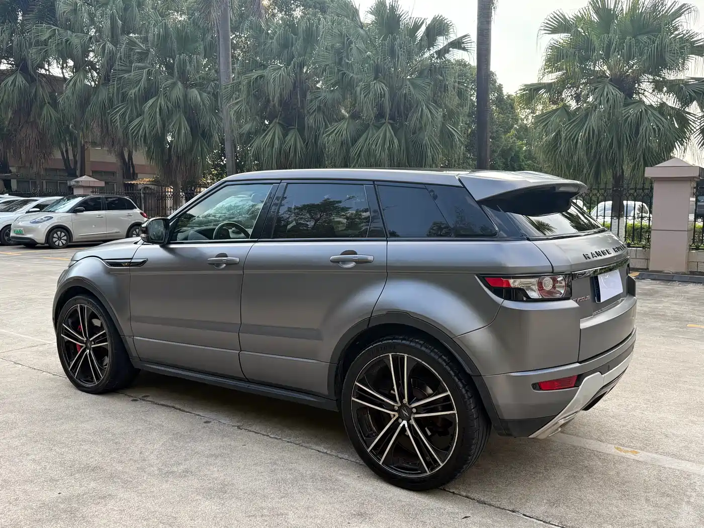 Land Rover Range Rover Evoque (Import) 2013 2.0T 5-door Premium Edition фото 7