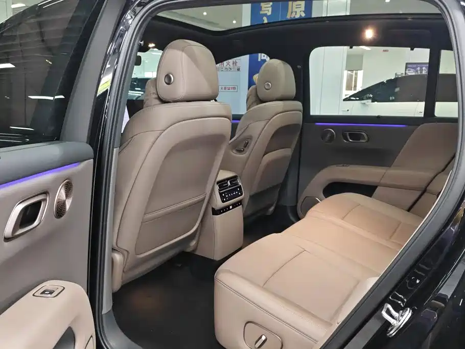Li Auto i6 2026 2025 2WD Base Model