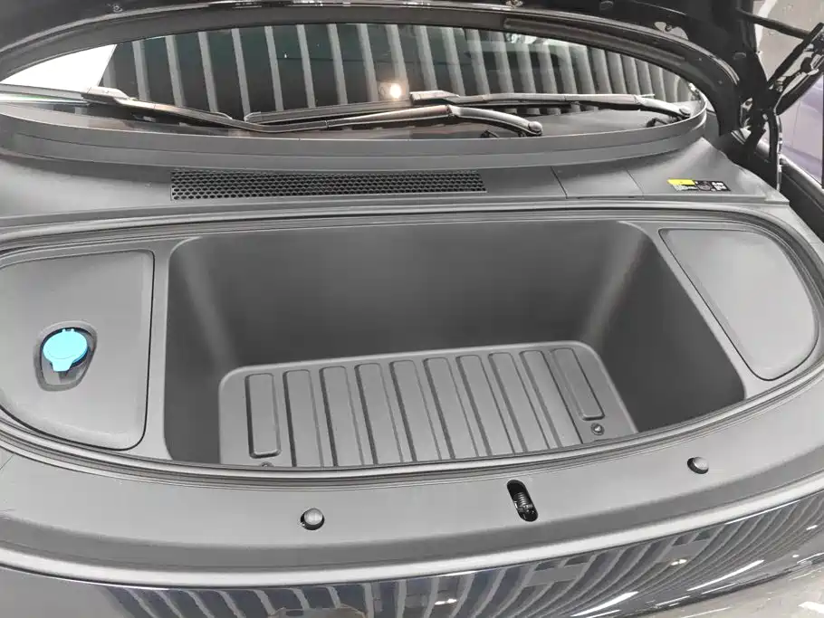 Li Auto i6 2026 2025 2WD Base Model