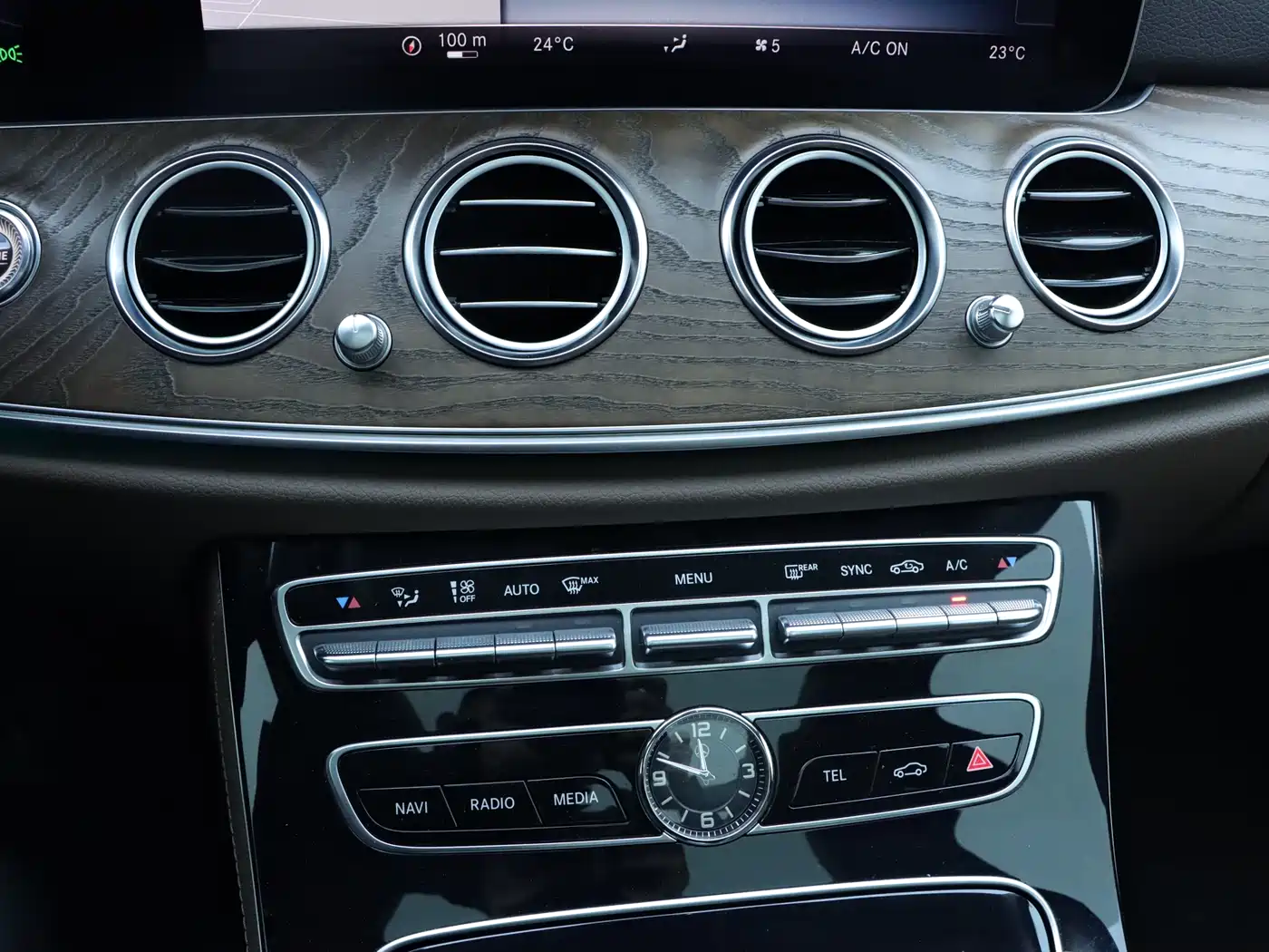Mercedes-Benz E-Class 2017 E 300 L Luxury фото 18