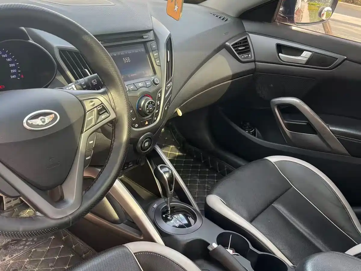 Hyundai Veloster 2012 1.6T Automatic Luxury фото 7