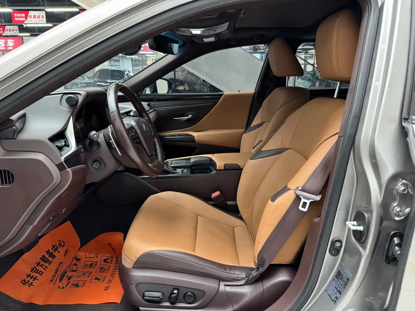 Lexus ES 2020 Model 300h Excellence Edition фото 12