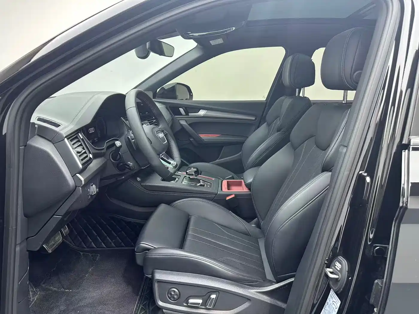 Audi Q5L 2024 Model 40 TFSI Luxury Dynamic фото 4