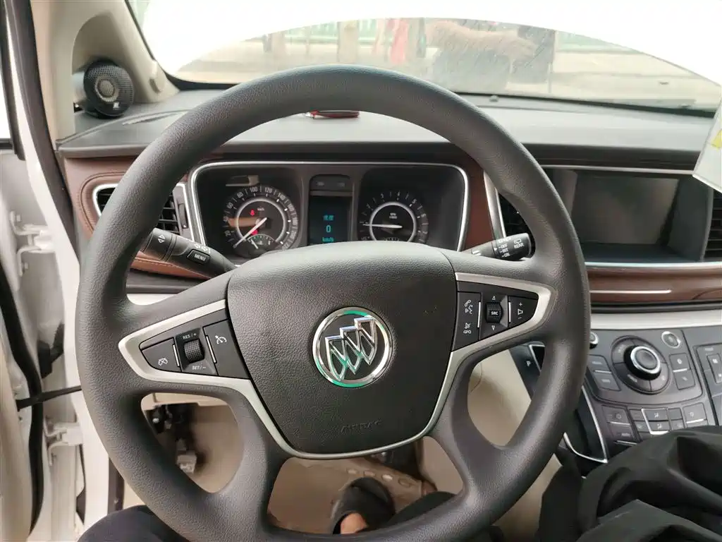 Buick GL8 2018 28T Comfort China VI фото 7