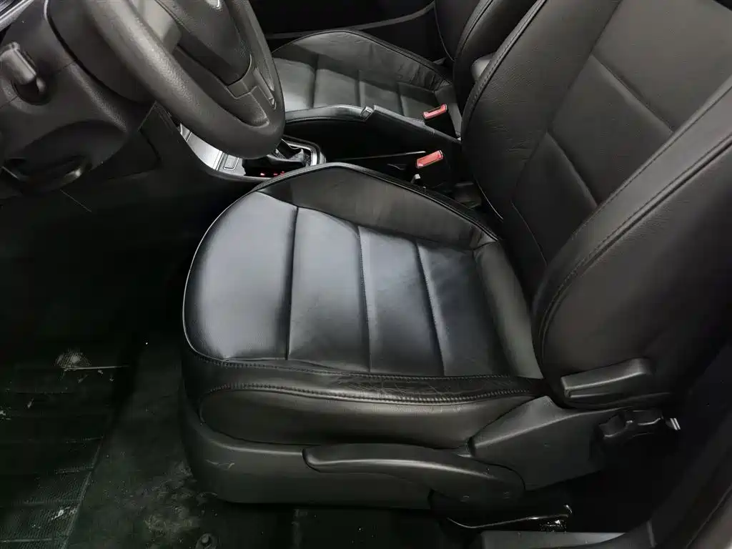 Volkswagen Lavida 2013 Facelift Classic 1.6L Automatic Comfort фото 20
