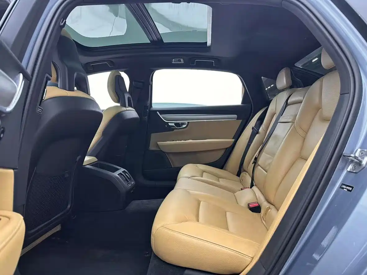 Фото 6 - Volvo S90