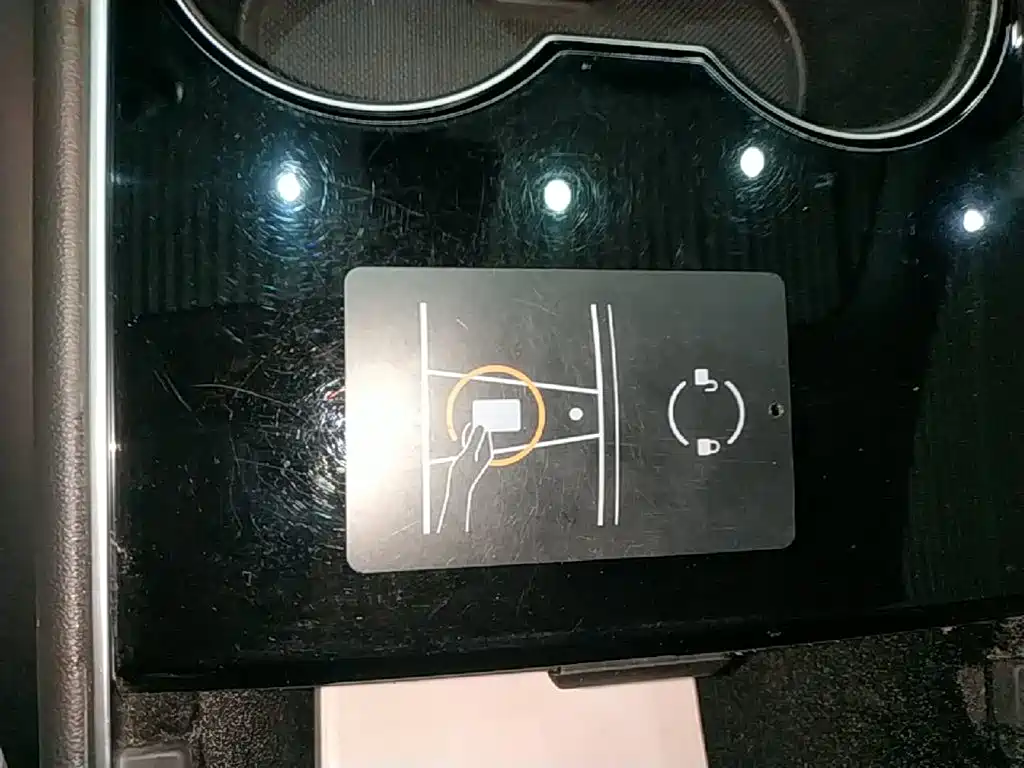 Фото 9 - Tesla Model 3