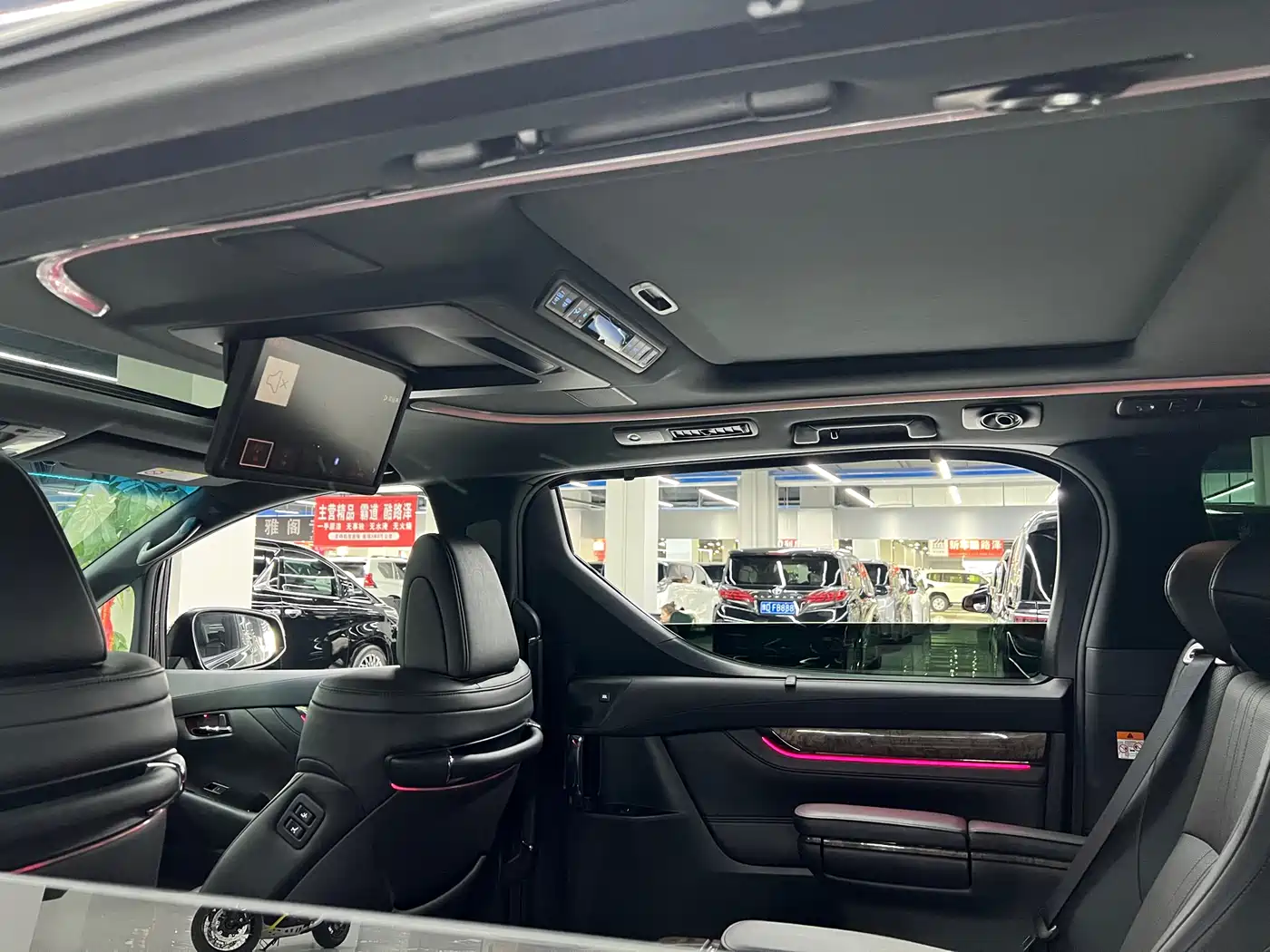 Toyota Vellfire 2021 Crown Hybrid 2.5L HV Premium Edition фото 10