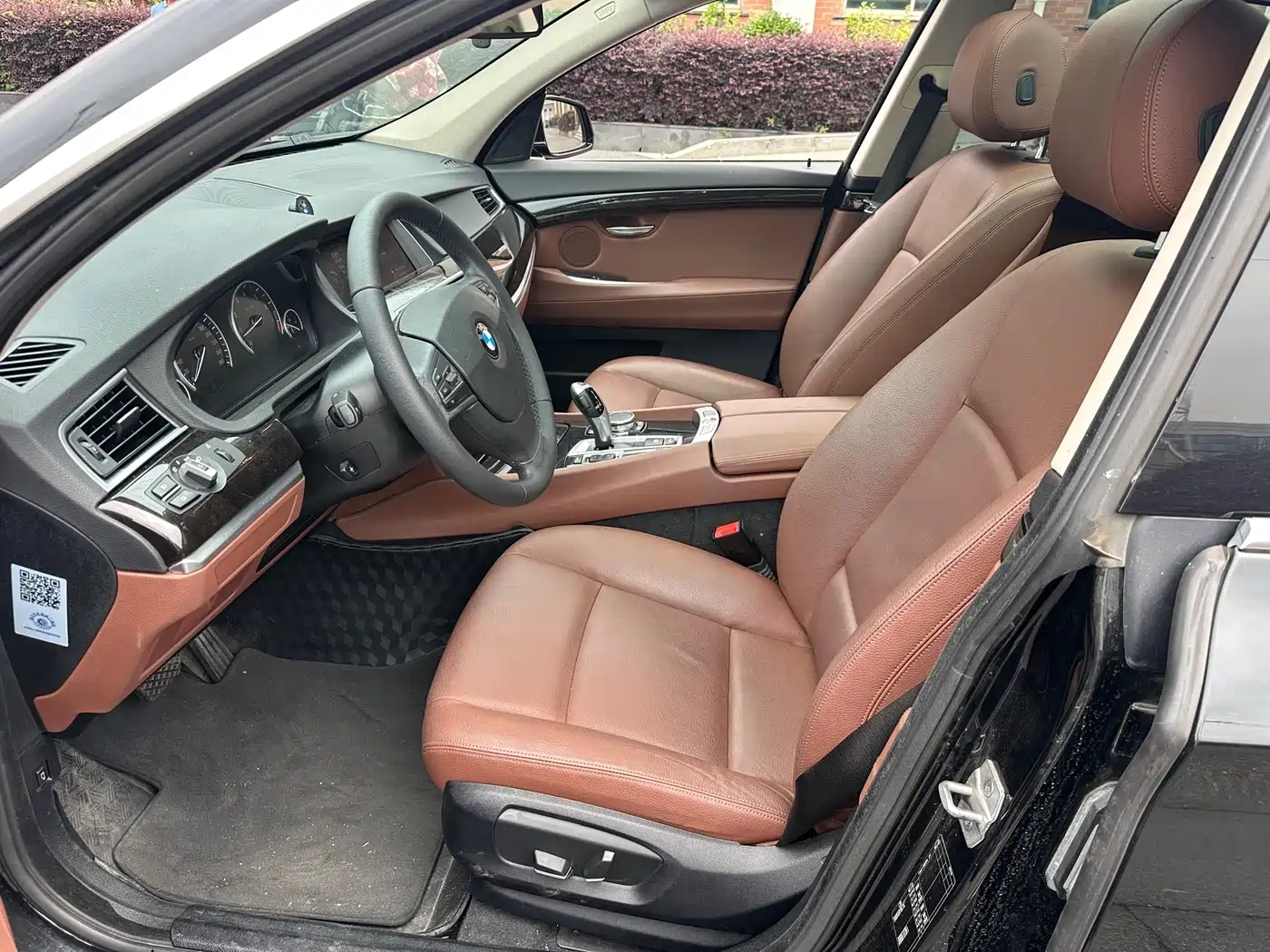BMW 5 Series GT 2015 528i Leading фото 16