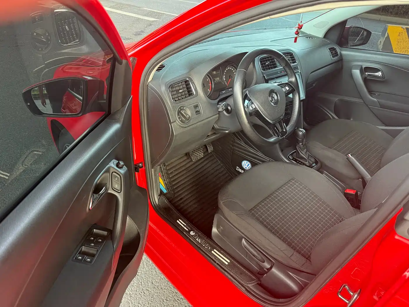 Volkswagen Polo 2016 1.6L Automatic Comfort фото 8