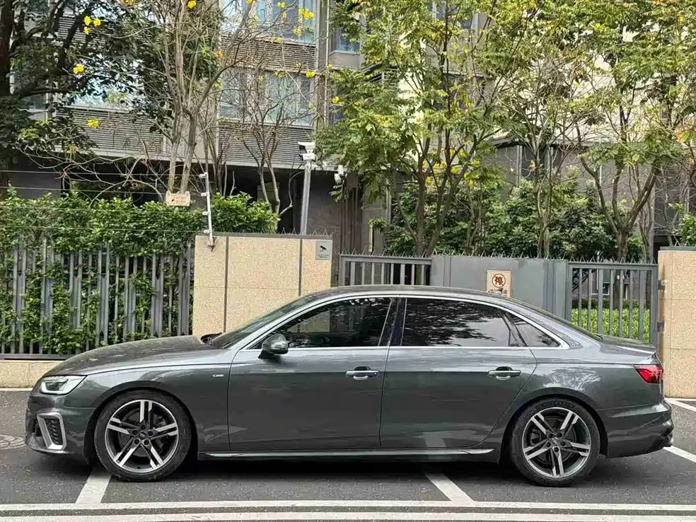 Audi A4L 2020 40 TFSI Fashion Dynamic Edition фото 2