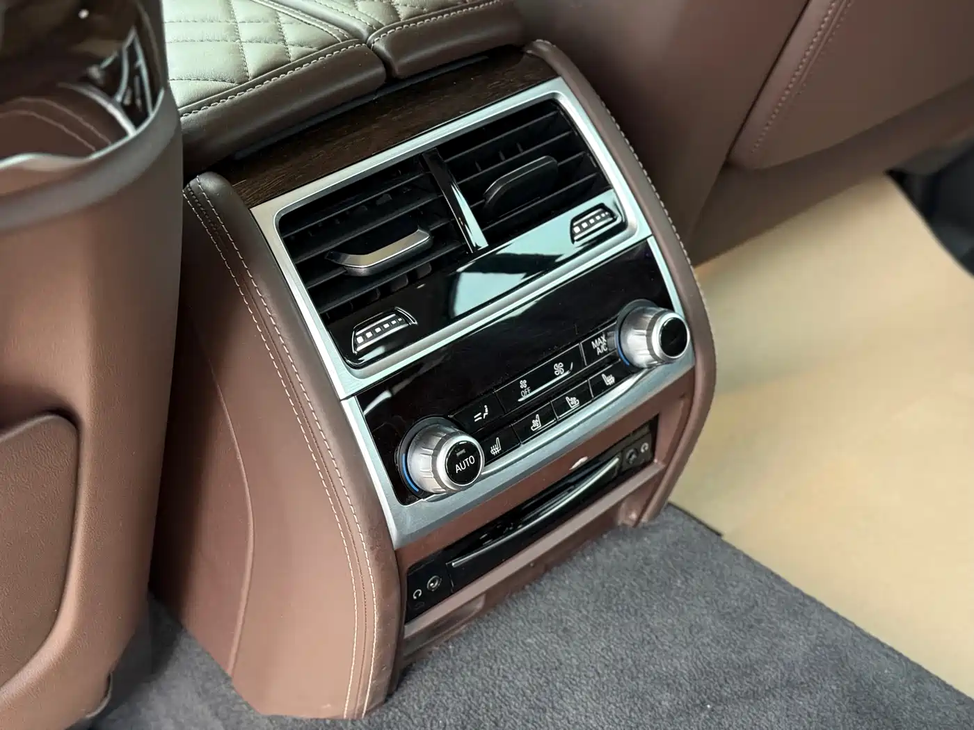 BMW 7 Series 2019 740Li Premium Luxury Package фото 13