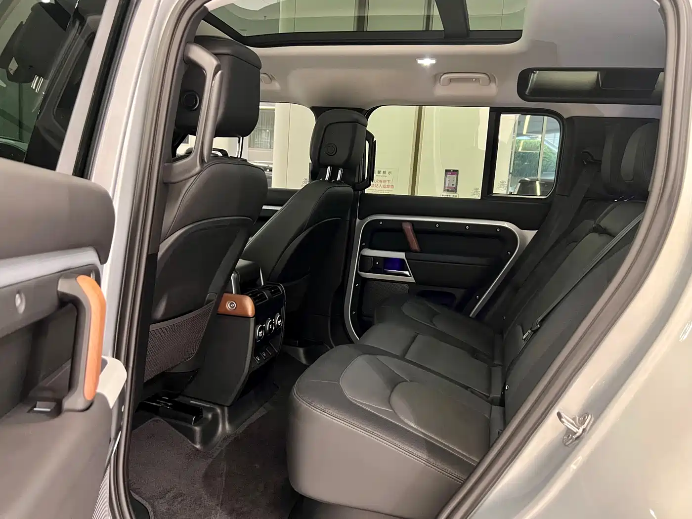 Land Rover Defender 2022 110 P400 X-DYNAMIC HSE фото 5
