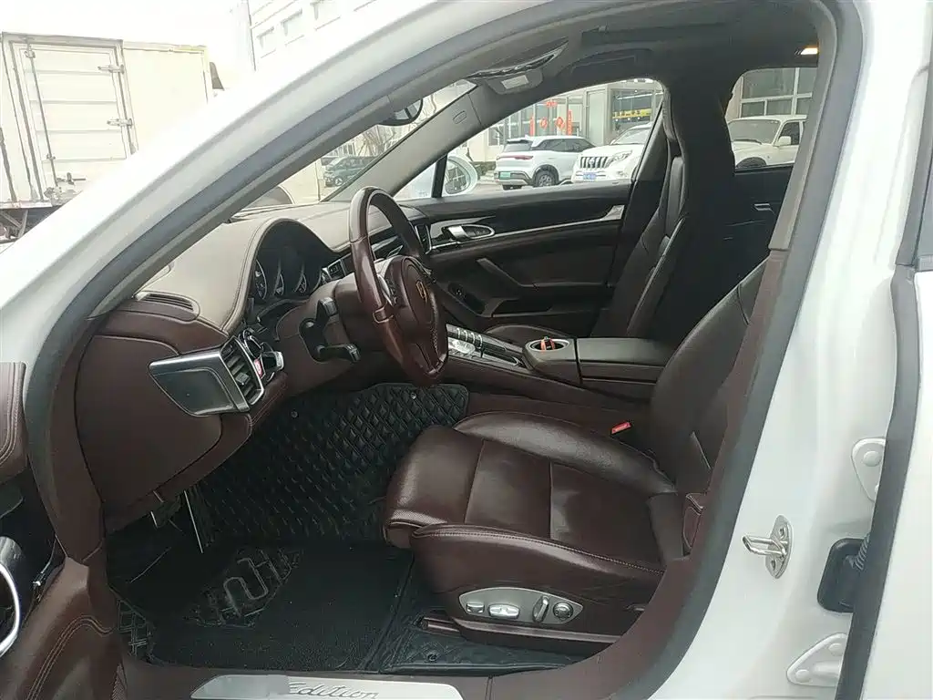 Porsche Panamera 2016 Panamera 4 Edition 3.0T фото 15