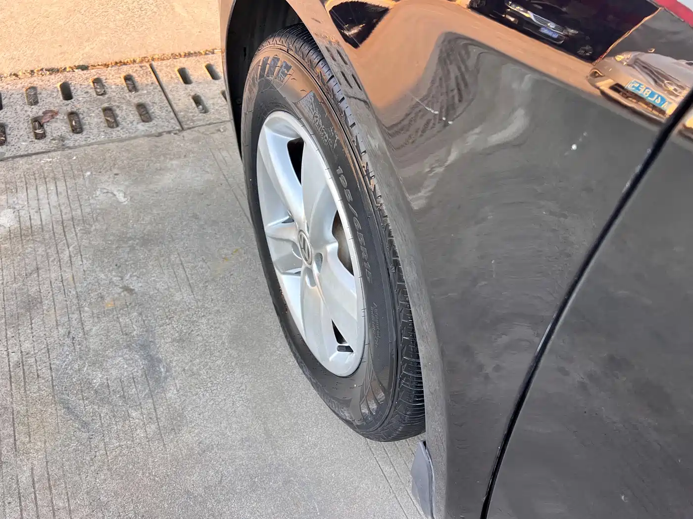 Volkswagen Lavida 2013 Classic 1.6L Manual Style Edition фото 5