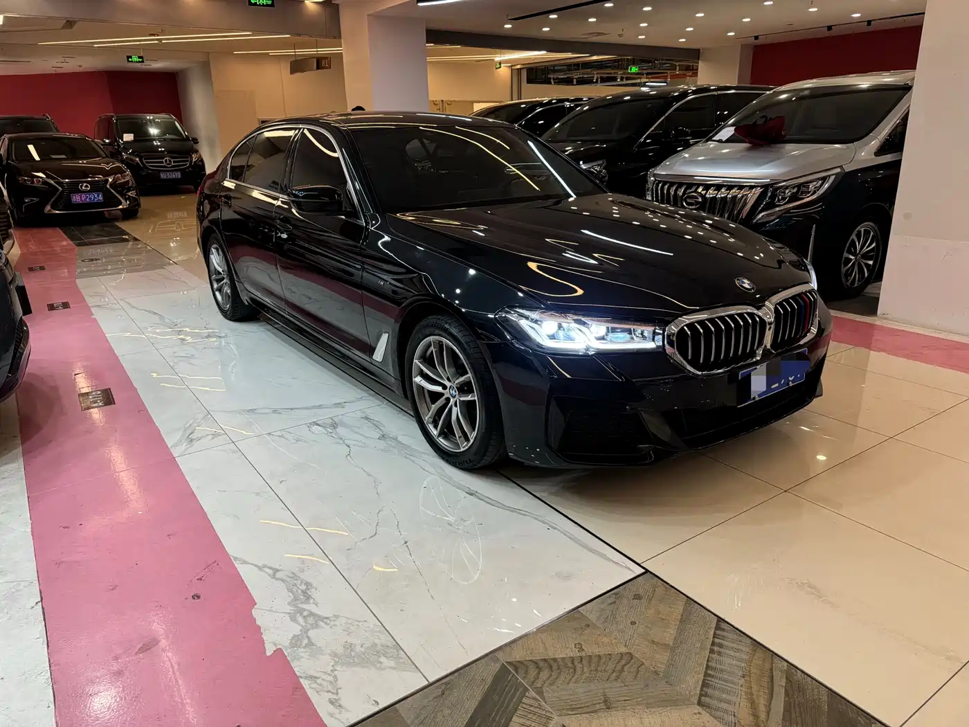 BMW 5 Series 2018 525Li Luxury Package фото 3