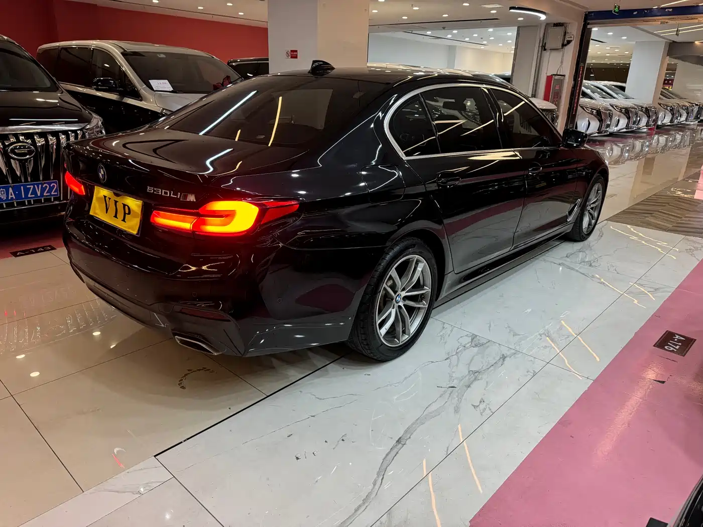 BMW 5 Series 2018 525Li Luxury Package фото 15