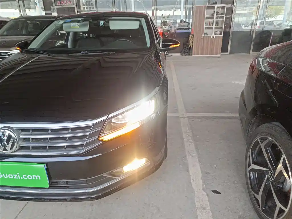 Volkswagen Passat 2017 330TSI DSG Luxury фото 23