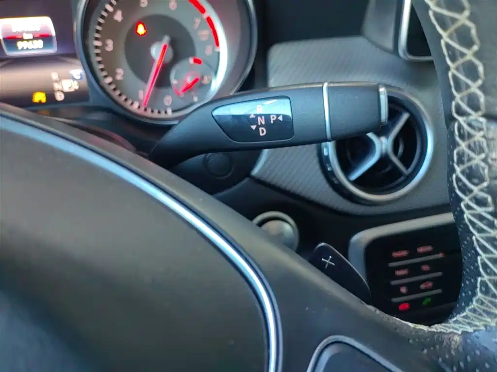 Mercedes-Benz GLA 2016 GLA 200 Dynamic фото 11