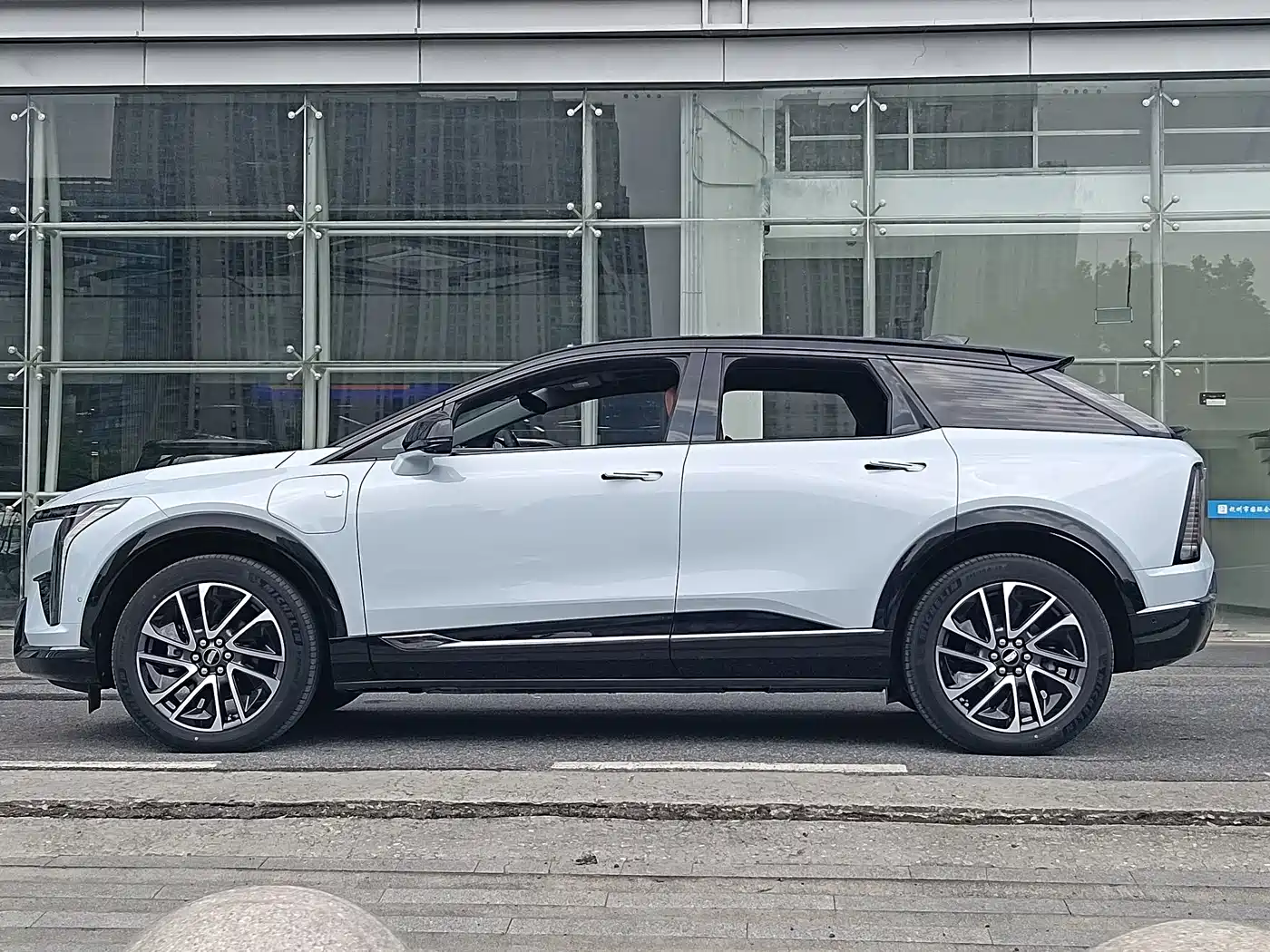 Cadillac IQ Ao Ge 2024 2024 AWD Long Range Edition