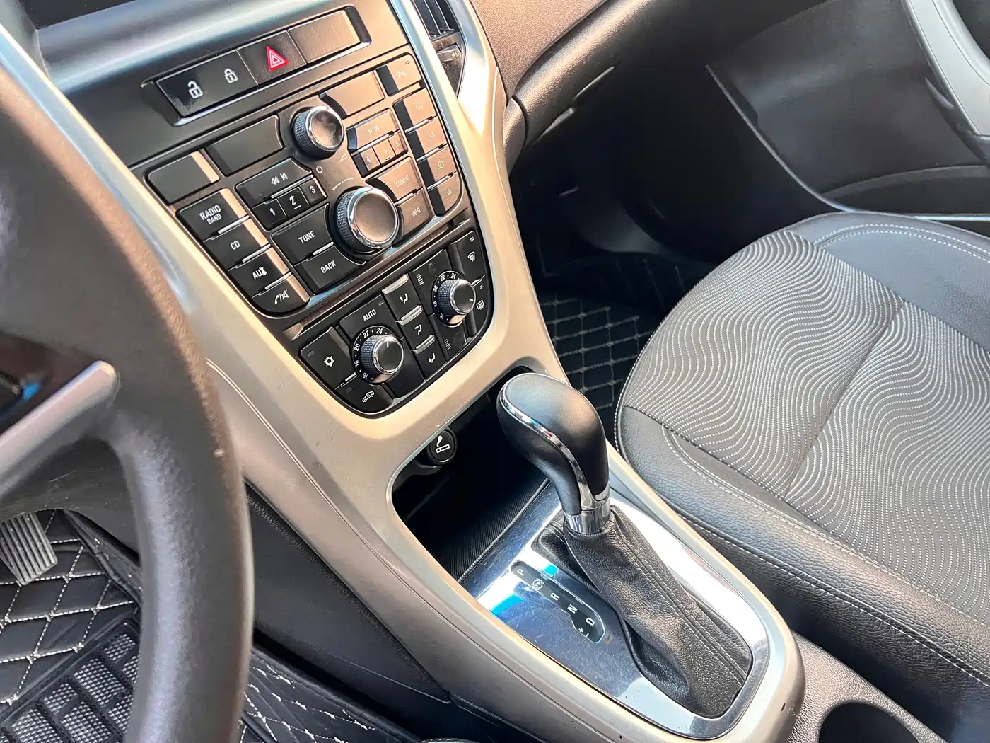 Buick Excelle 2014 XT 1.6L Automatic Fashion фото 13